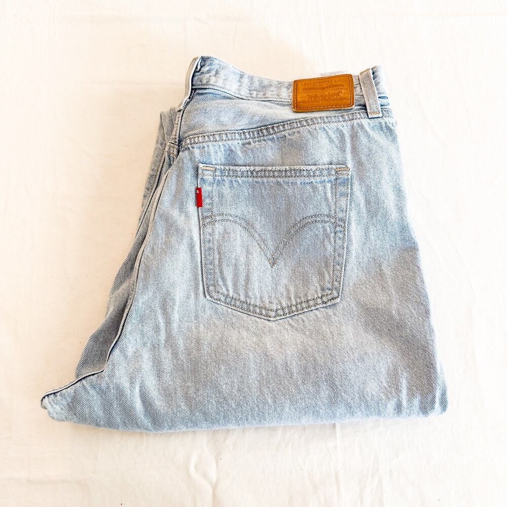 Levi's High Loose Taper Zip Fly Light Wash Denim Jeans Size 33